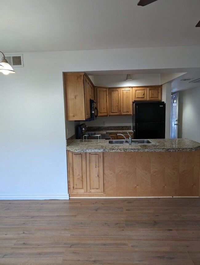 Newly Remodeled One Bedroom/ One Bath Condo - Newly Remodeled One Bedroom/ One Bath Condo Unit 10 243