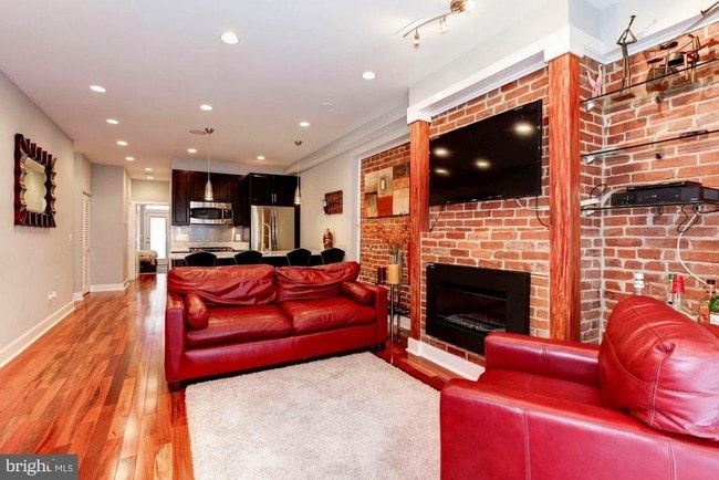 Building Photo - 2819 11th St NW Unit 1