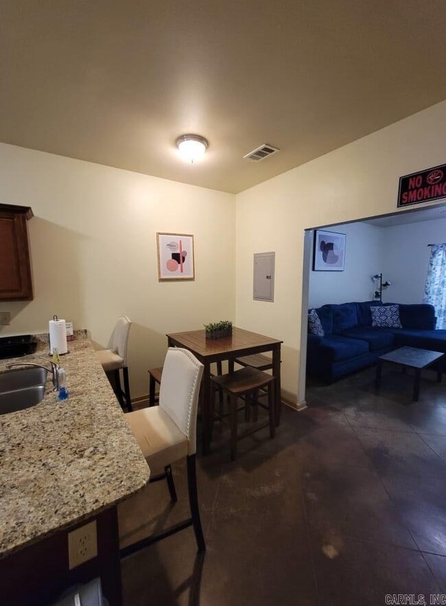 Photo - 525 3rd Ave