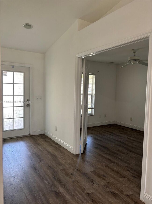 Photo - 3109-3110 10th St W