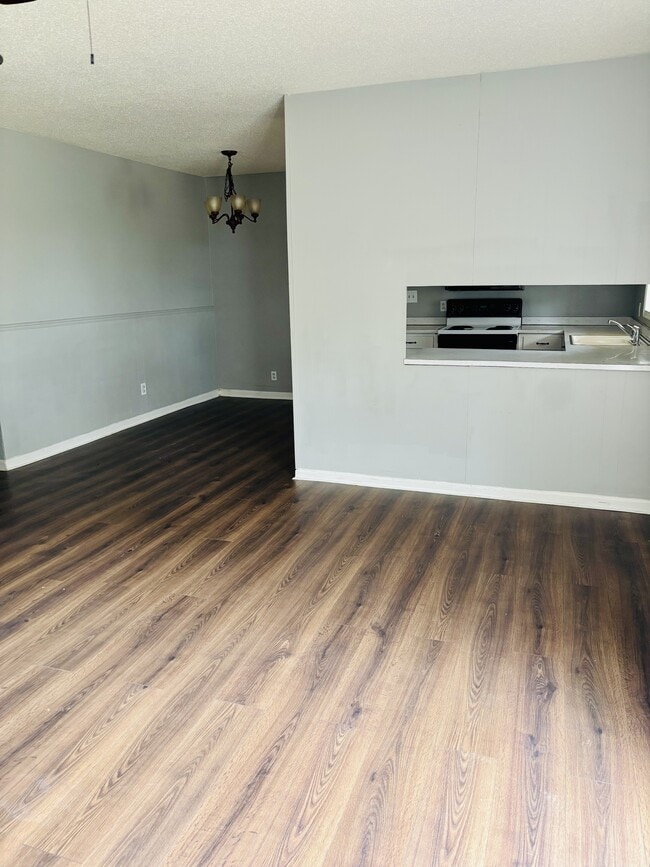 Photo - 645 Dawson Rd