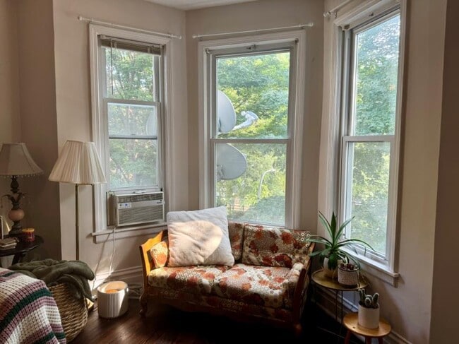 Photo - 3 bedroom in Chicago IL 60657 Unit 2