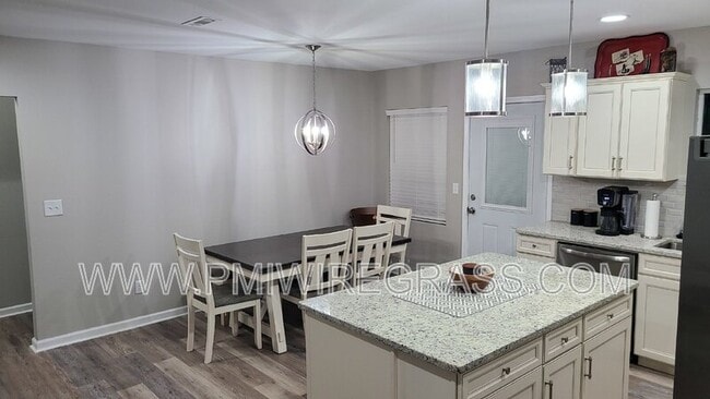 Photo - 347 Spruce Ln
