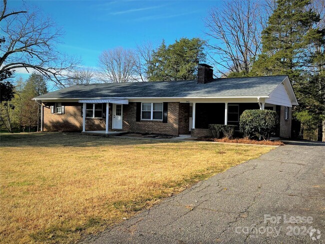 Building Photo - 542 Elmwood Rd Rental