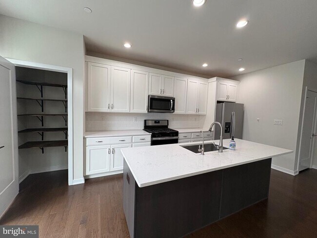 Photo - 208 Segel Dr