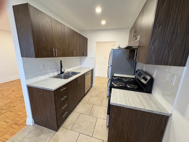 Building Photo - Spacious 2 Bedroom Unit 304