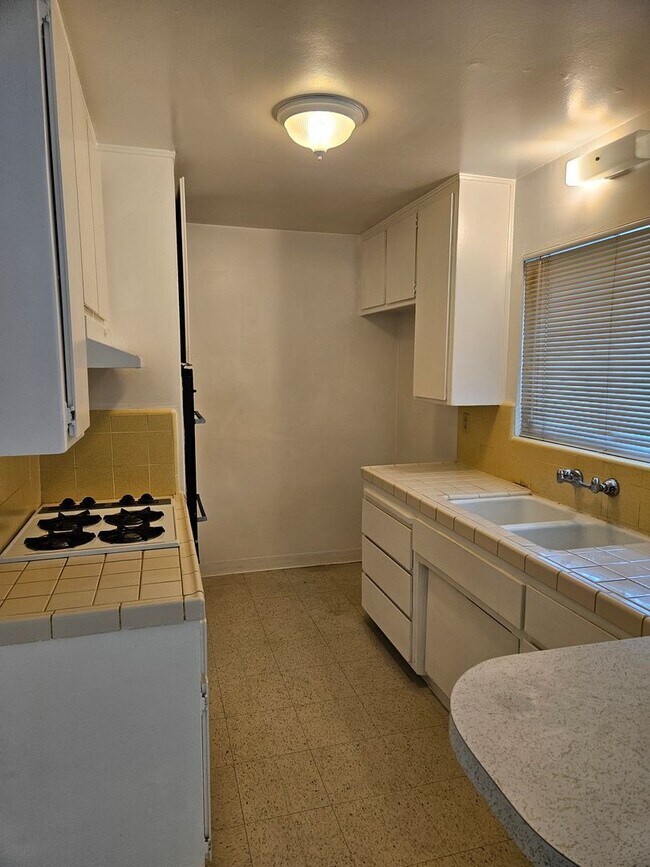 Building Photo - 2319 7th St Unit 1 Rental