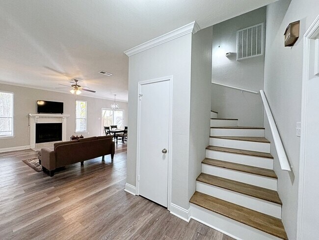 Photo - 4 Bedroom Furnished or UnFurnished rental