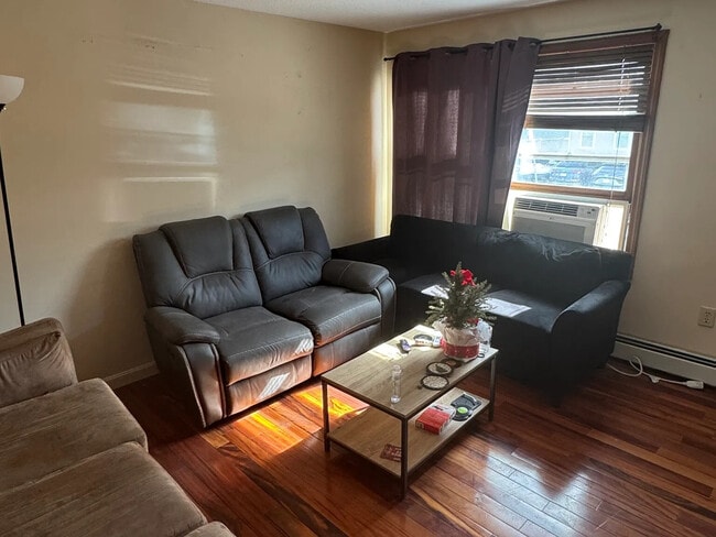 Photo - 112 W 8th St