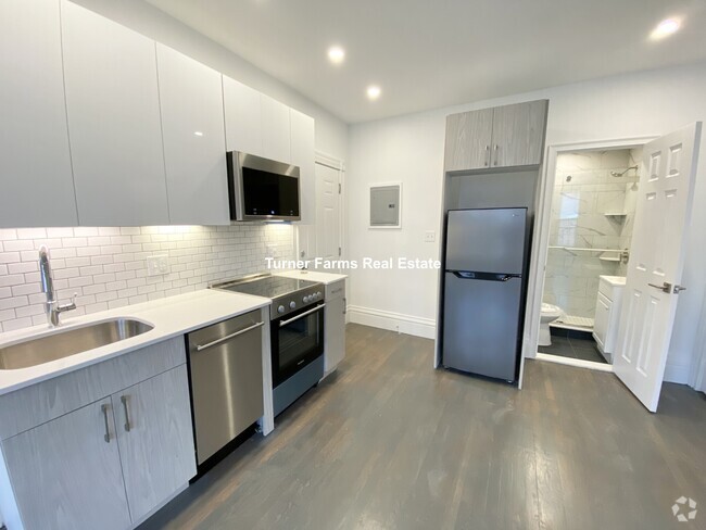 Building Photo - 225 Newbury St Unit 3R Rental