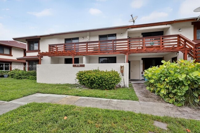 Building Photo - 615 NW 210th St Unit 201-25