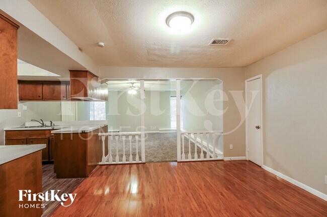 Photo - 4415 Akard St