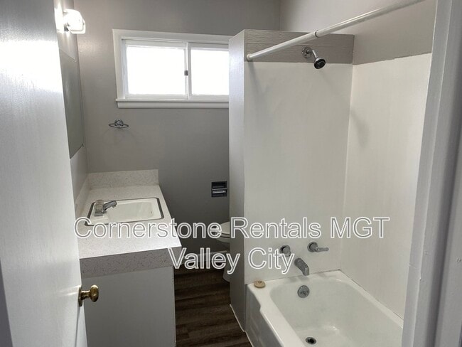 Photo - 805-827 3rd St SW