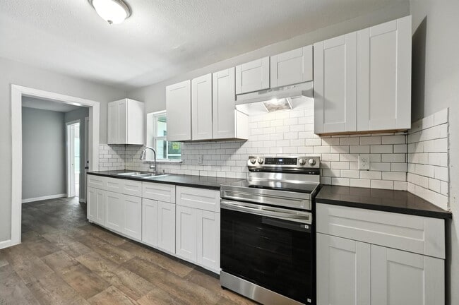 Photo - 2837 Avenue A