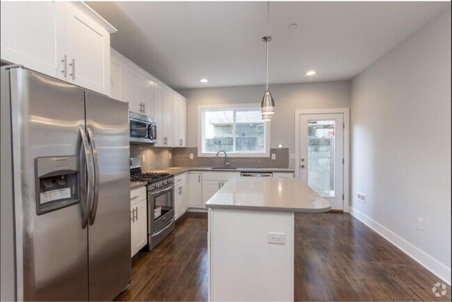 Building Photo - 1227 Peters St Rental