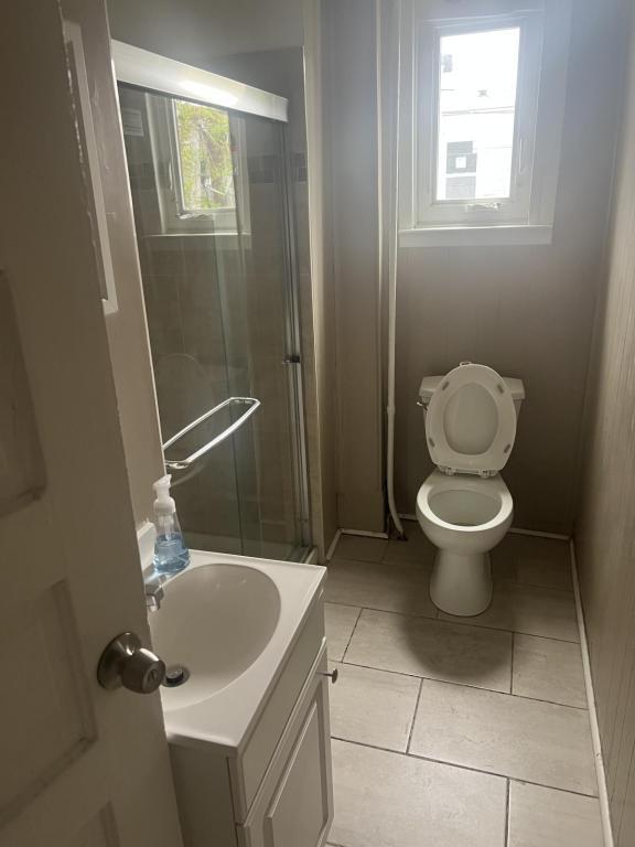 Photo - 2200 Baker St