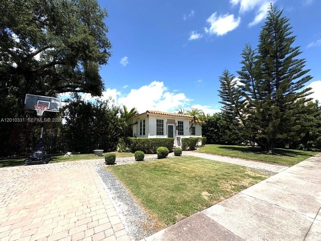 Photo - 11 Veragua Ave