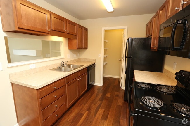1HAB, 1BA - 760 FT² ¡Renueva - Cocina - Forest Creek Apartments