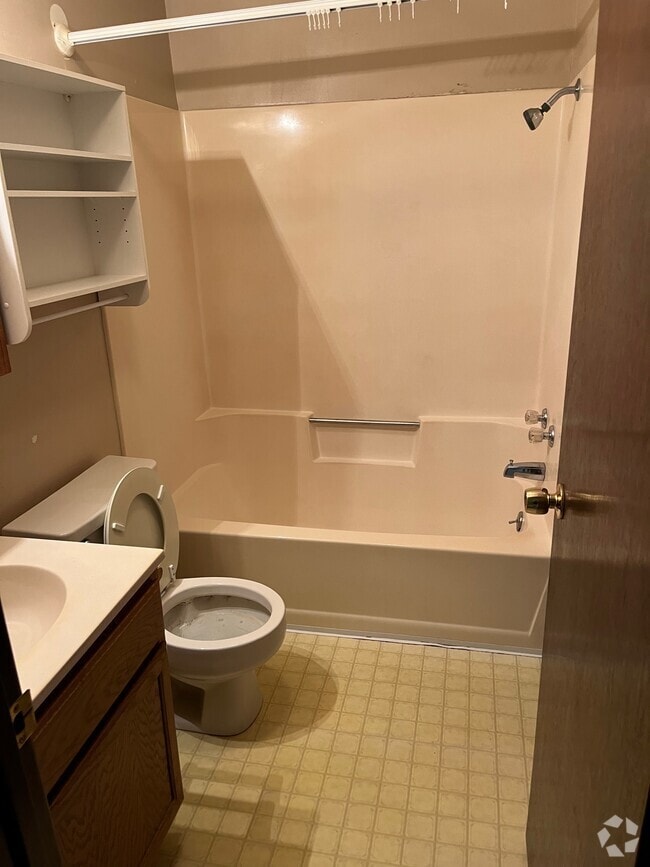 Building Photo - 200 S Creek St Unit 3 Rental