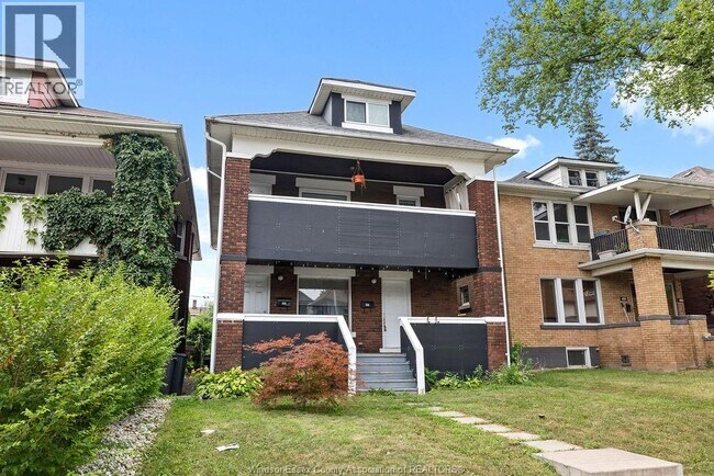 Photo - 541 Moy Ave