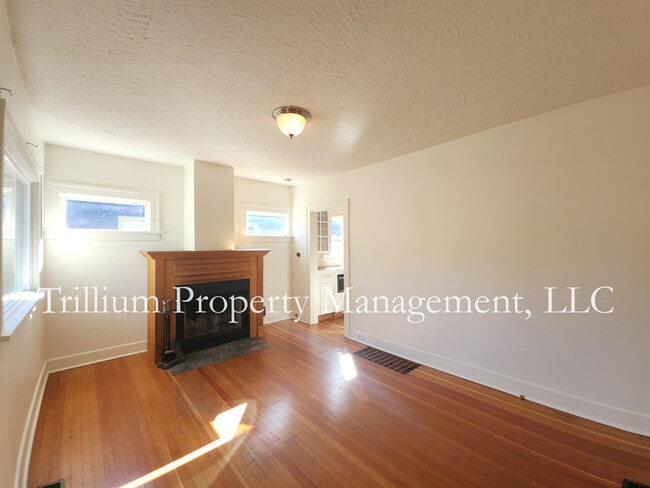Photo - 6425 N Curtis Ave