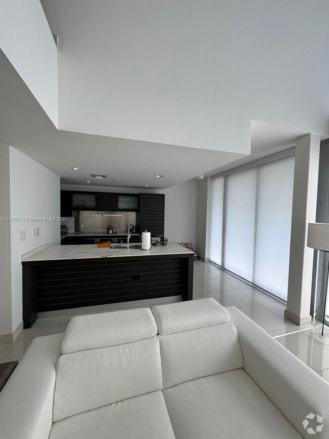 Building Photo - 200 Biscayne Blvd Way Unit 1101 Rental