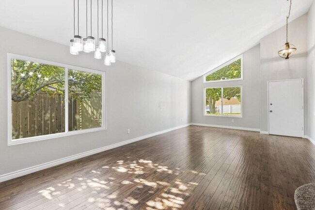 Photo - 218 Skyridge Ln