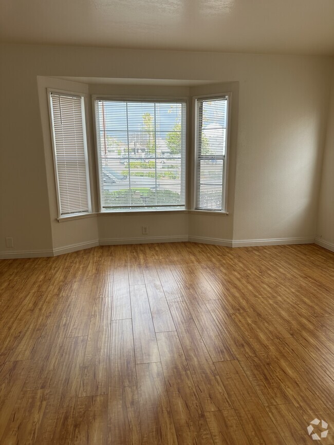 Building Photo - 1522 N Sycamore St Unit A Rental