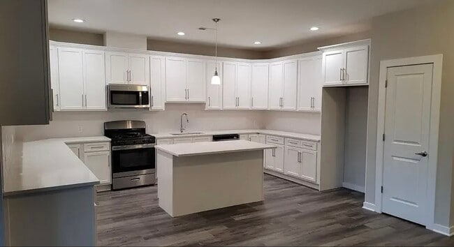 Building Photo - 343 W Clay Ave Unit 2