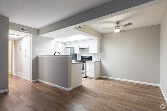 1BR, 1BA - 734SF