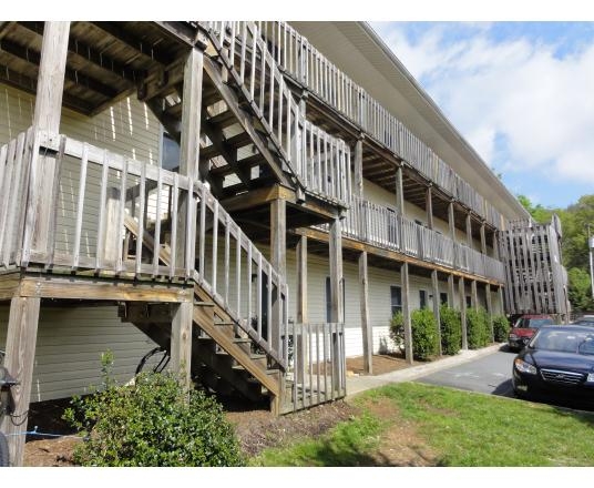 Photo - Steeplechase Straight Street Apartments