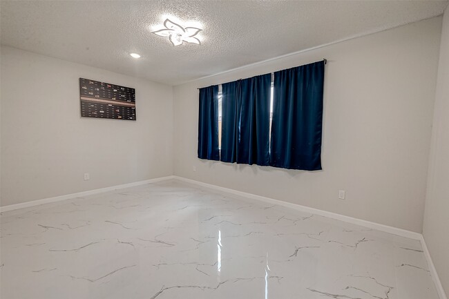Photo - 12055 Fairpoint Dr