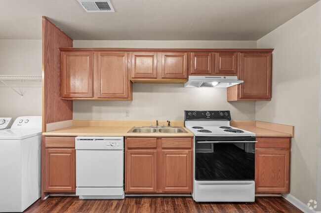 2BR, 1.5BA - 1,180SF D5 (Wood Plank)