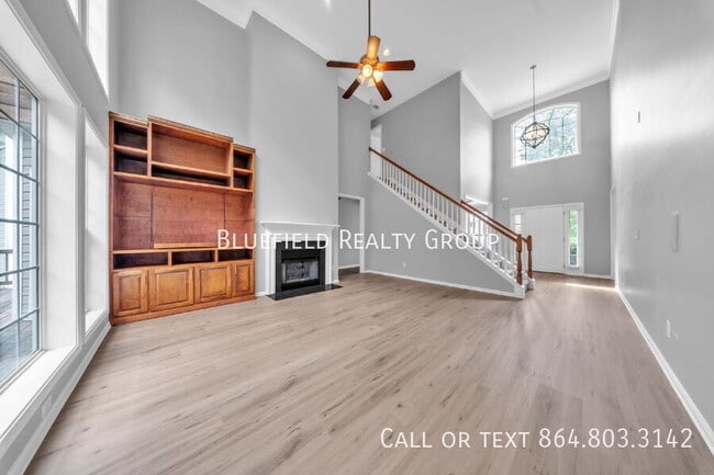 Photo - 417 Summergreen Way