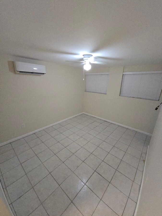 Photo - 3180 SW 6th St