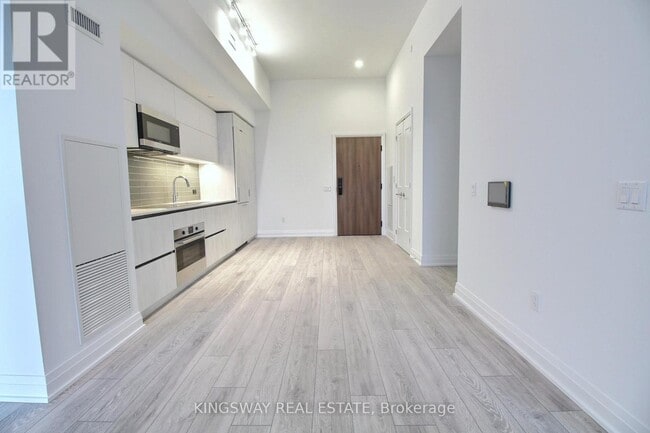 Photo - 21 Park St E Unit 708