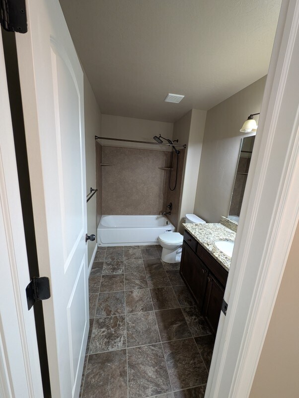 909 S Main St Unit L