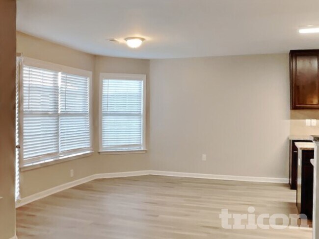 Photo - 45 Red Coat Dr