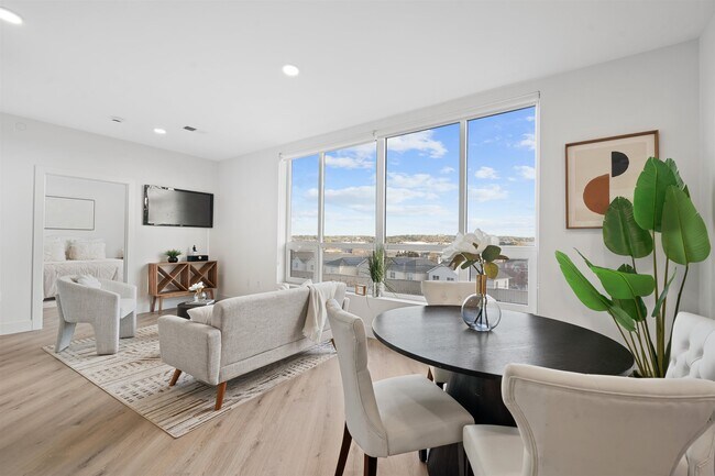 Building Photo - 17 Ave E Unit 407