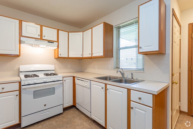 Royal Vista Apartments and Townhomes - Royal Vista Apartments and Townhomes
