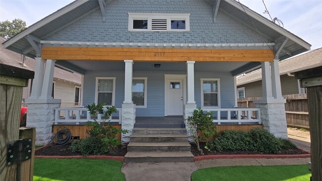 Photo - 2117 Marion St