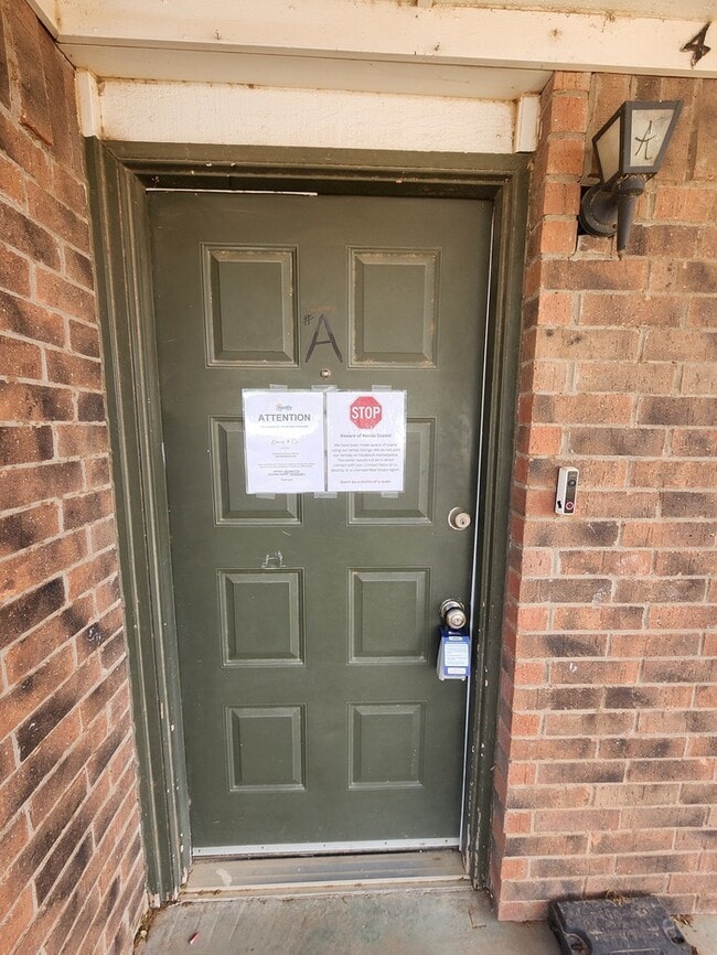 Photo - 3 bed 2 bath, 2 story townhome, 2 car garage