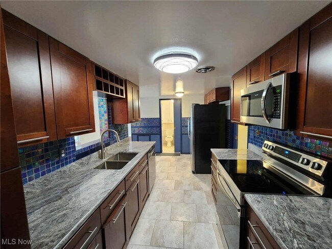 Photo - 6960 Carriage Hill Dr