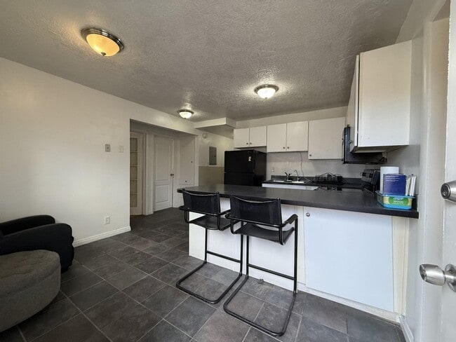 Building Photo - 2489 S 600 E