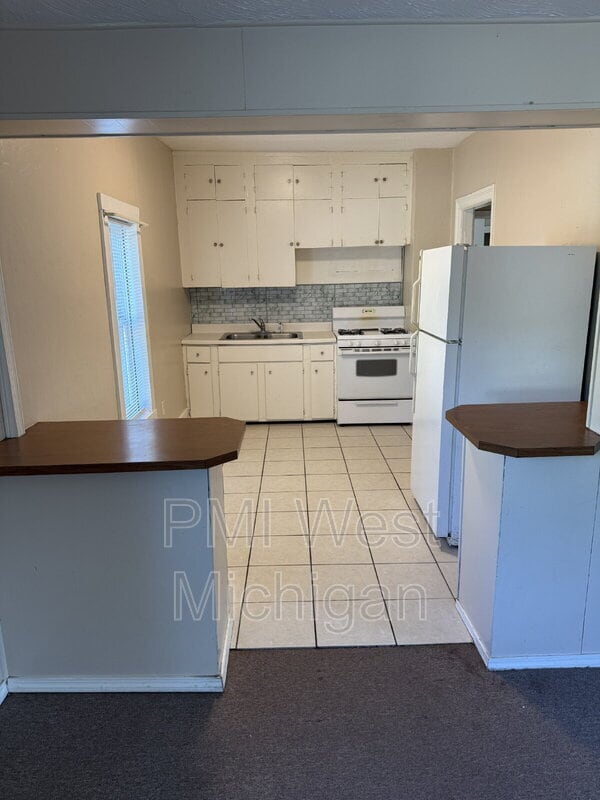 Photo - 538 Spencer St NE Unit 1