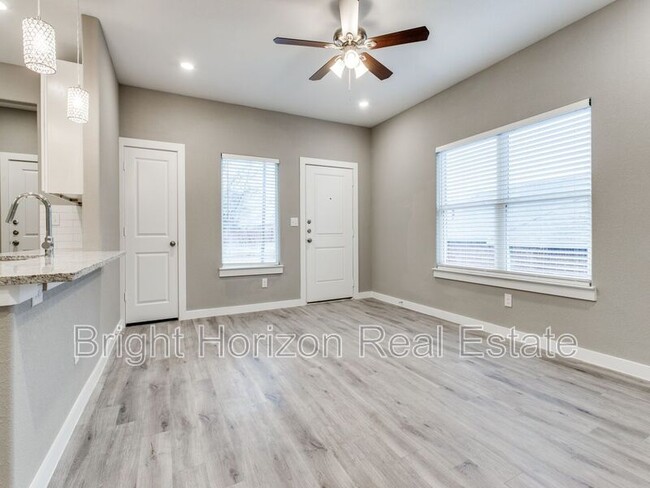 Photo - 3207 Karen St Unit 3207