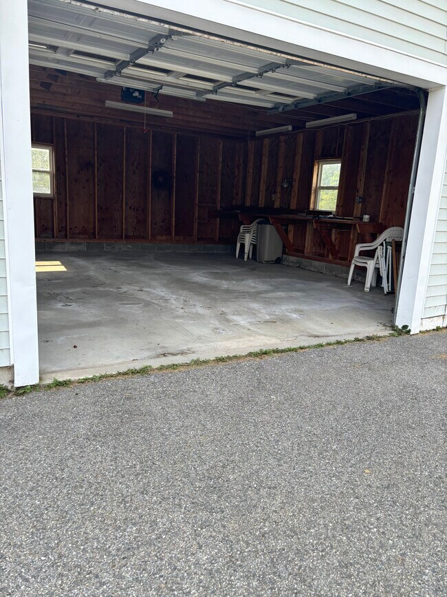 Large garage - 3 Perry Dr