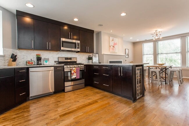 3264 N Clark