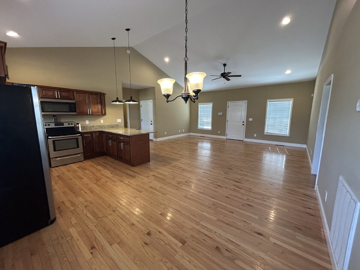 Photo - 3-Bed 2 Bath Home with Granite Touches in Cookeville