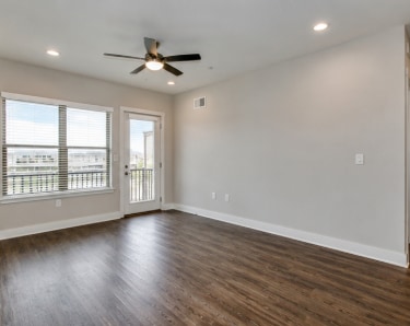 Photo - 1305 E Jefferson Blvd